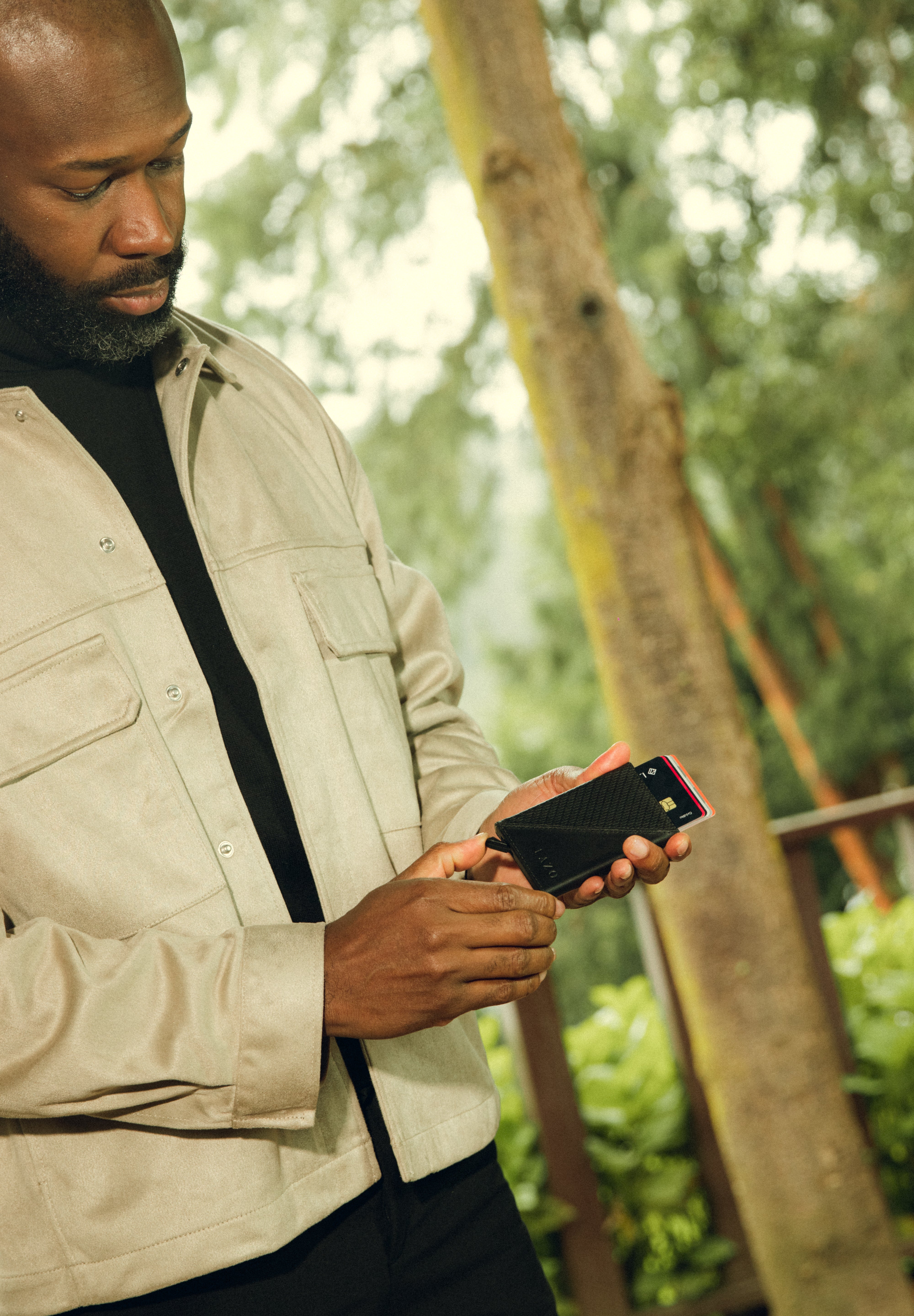 BILLETERA ONE CLICK CARBONO