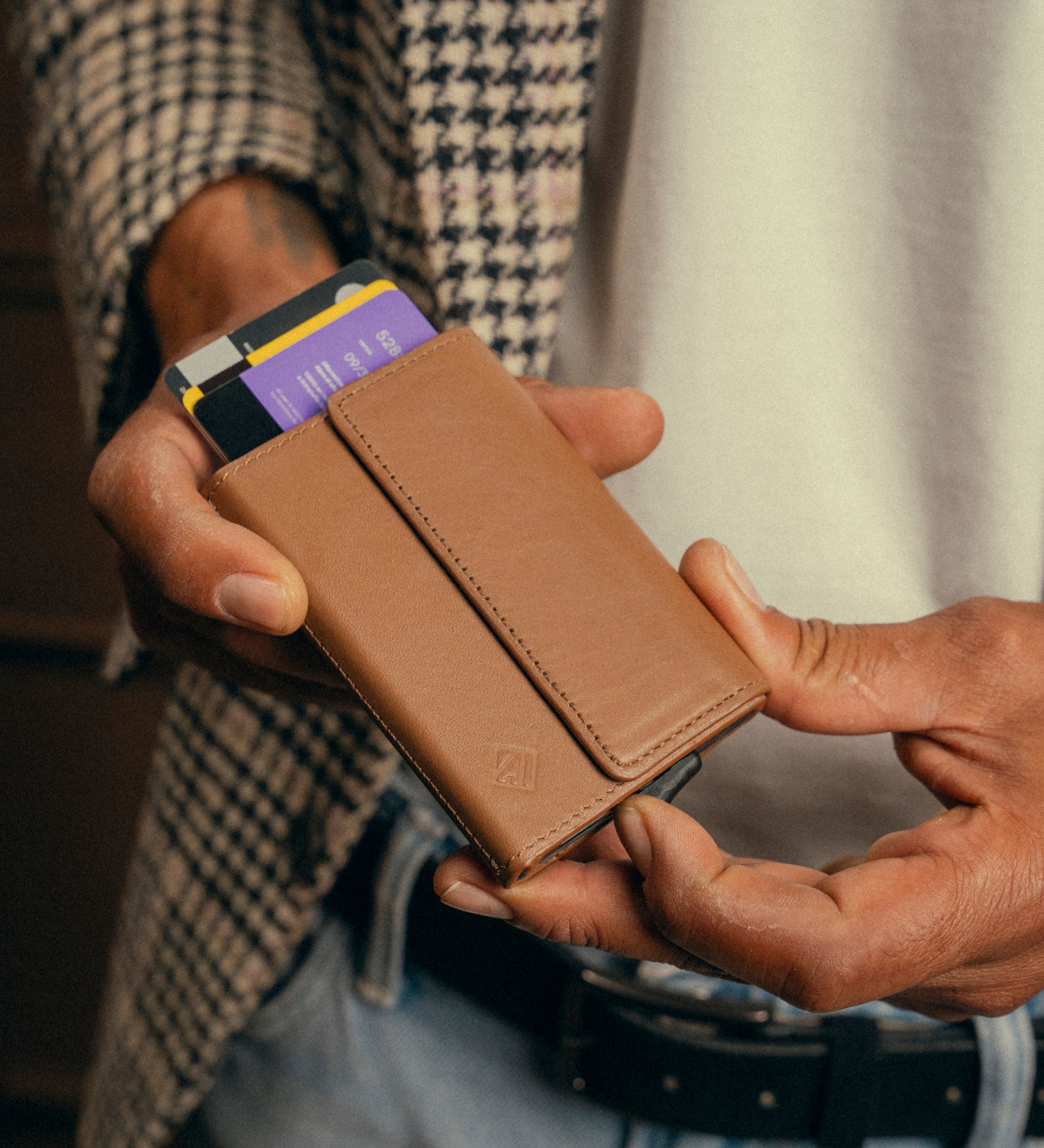 Billetera tarjetero de cuero cafe one click ideal para guardar tarjetas y billetes, ideal para regalo