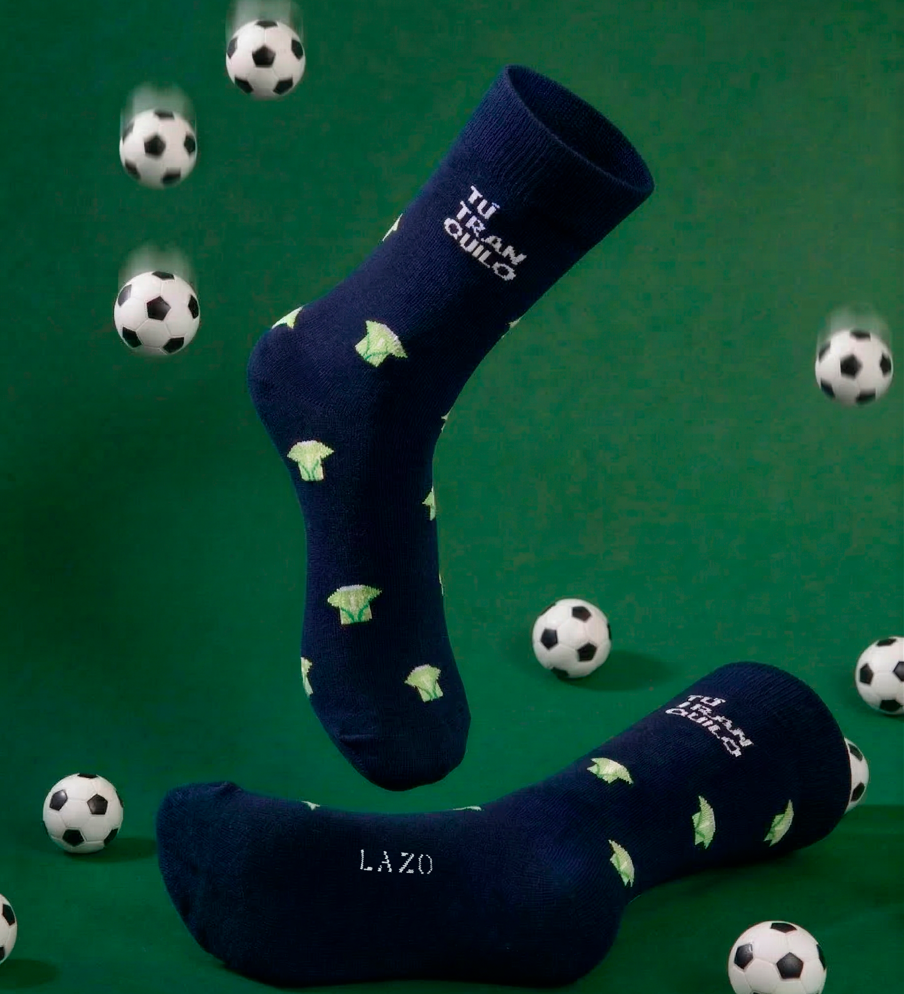 Medias azules con camisetas de futbol para hombre