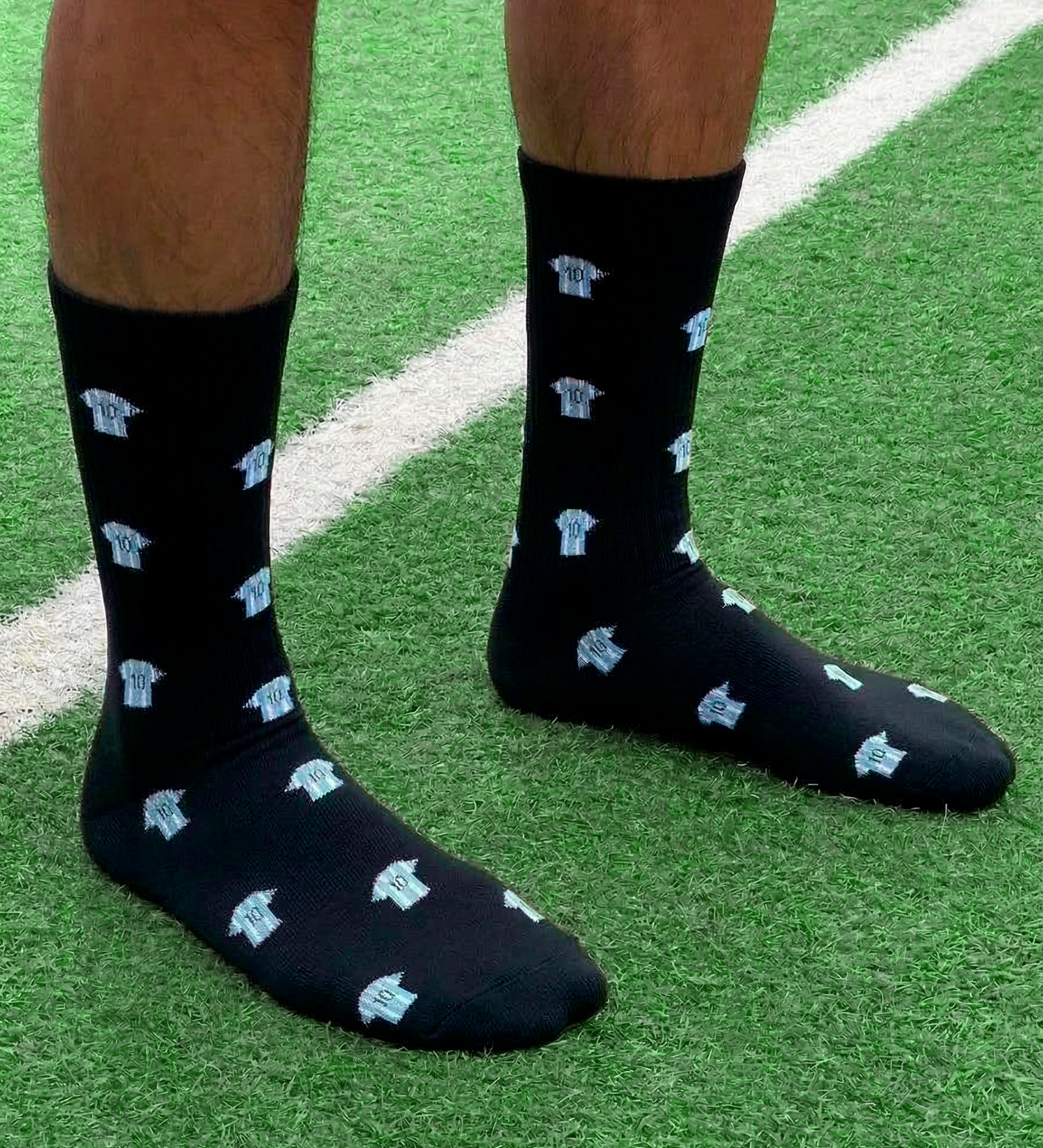 Medias azules con camisetas de futbol para hombre