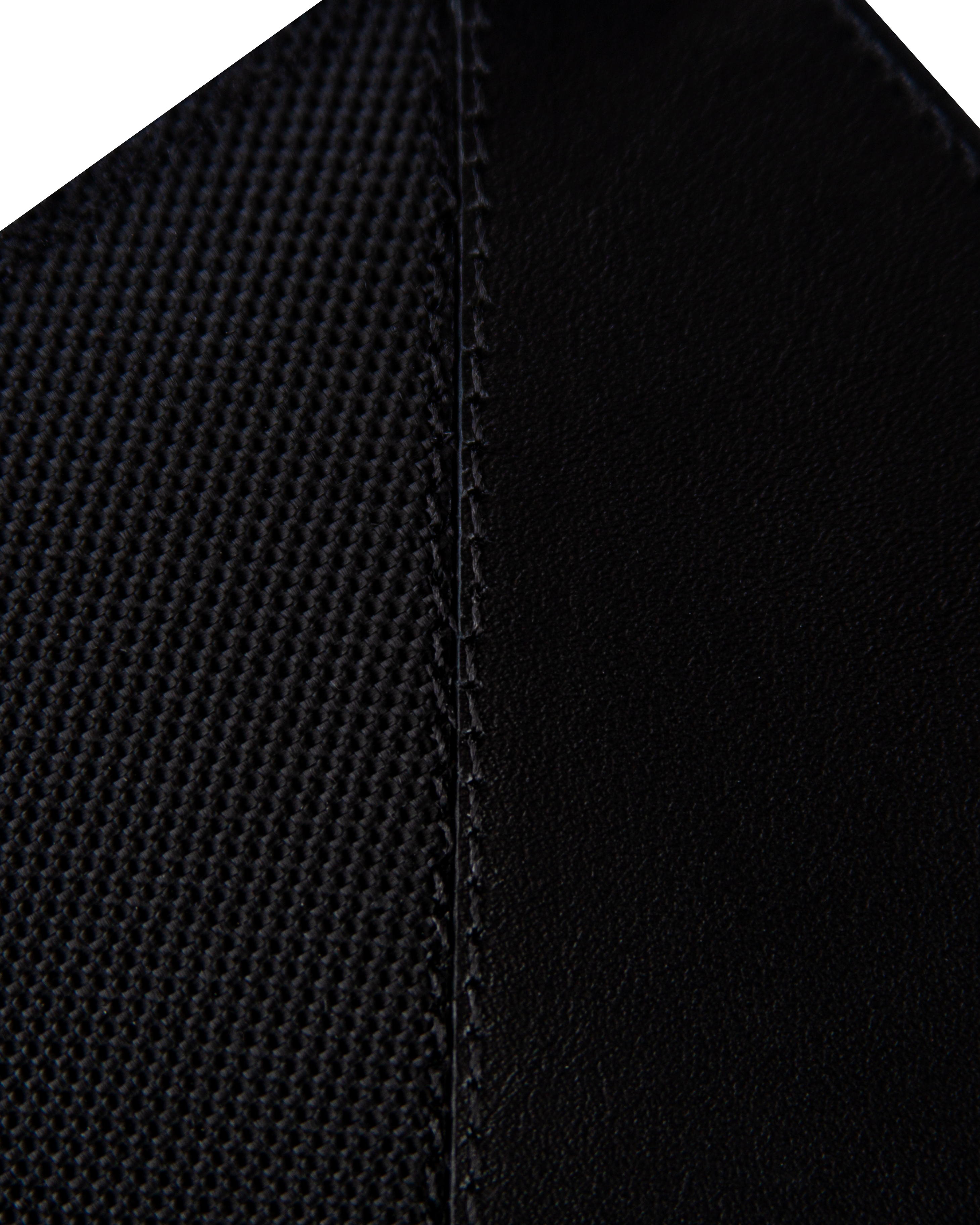 Billetera Tradicional de Cuero (Carbono-Negra)  Con Grabado de Iniciales