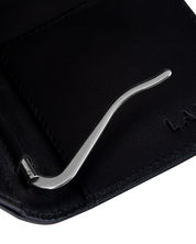 Billetera Tradicional Clip negra y carbono personalizable con iniciales