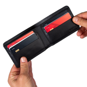 Billetera Tradicional de Cuero (Carbono-Negra) — Con Grabado de Iniciales