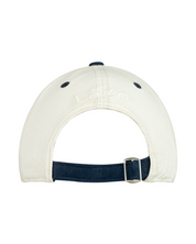 Gorra blanca y azul 