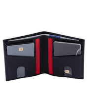 Billetera de cuero compacta color negro carbono para hombre, perfecta para tarjetas y billetes.