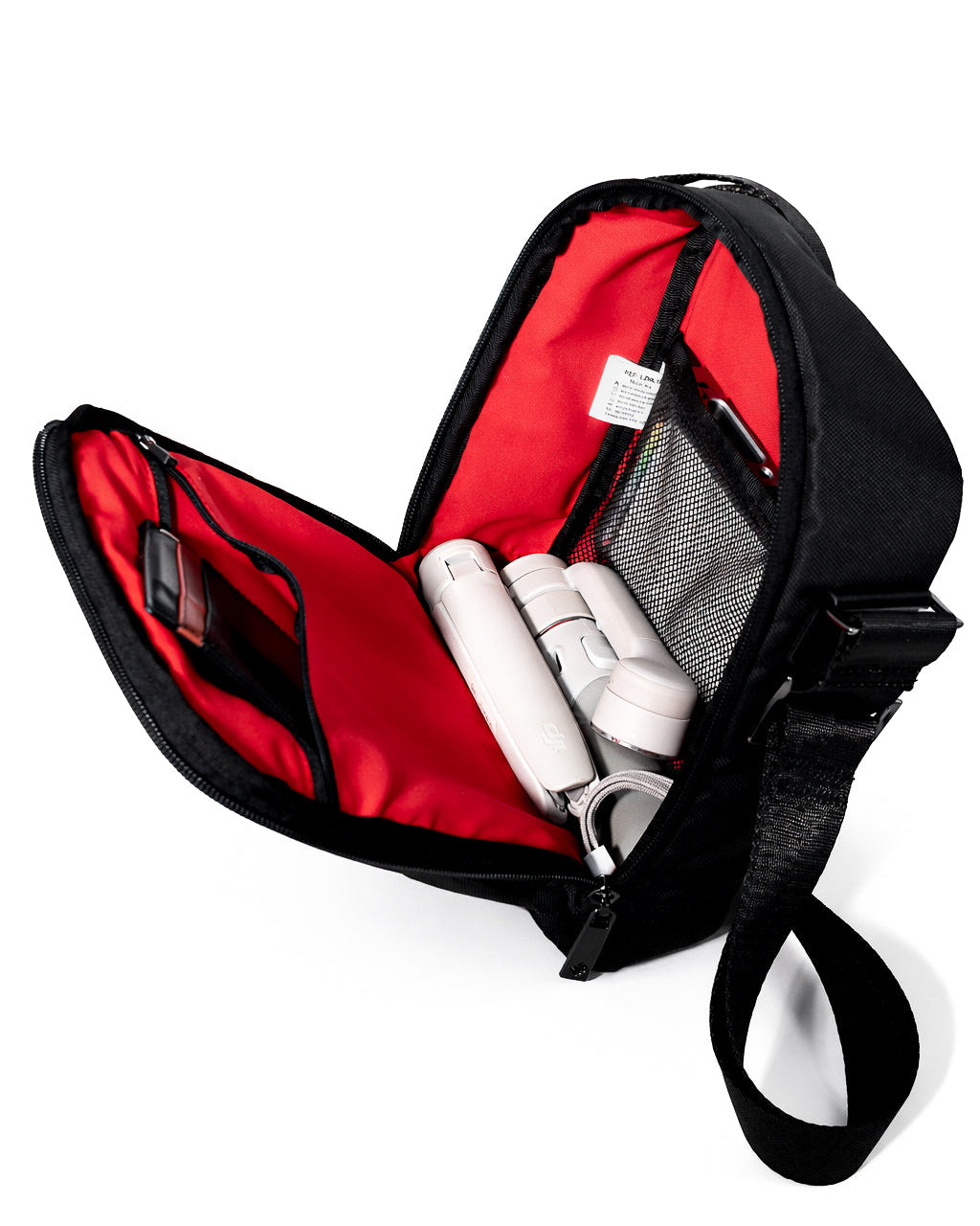 Manos libres para hombre negro con detalles rojos