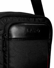 Manos libres para hombre negro con detalles rojos