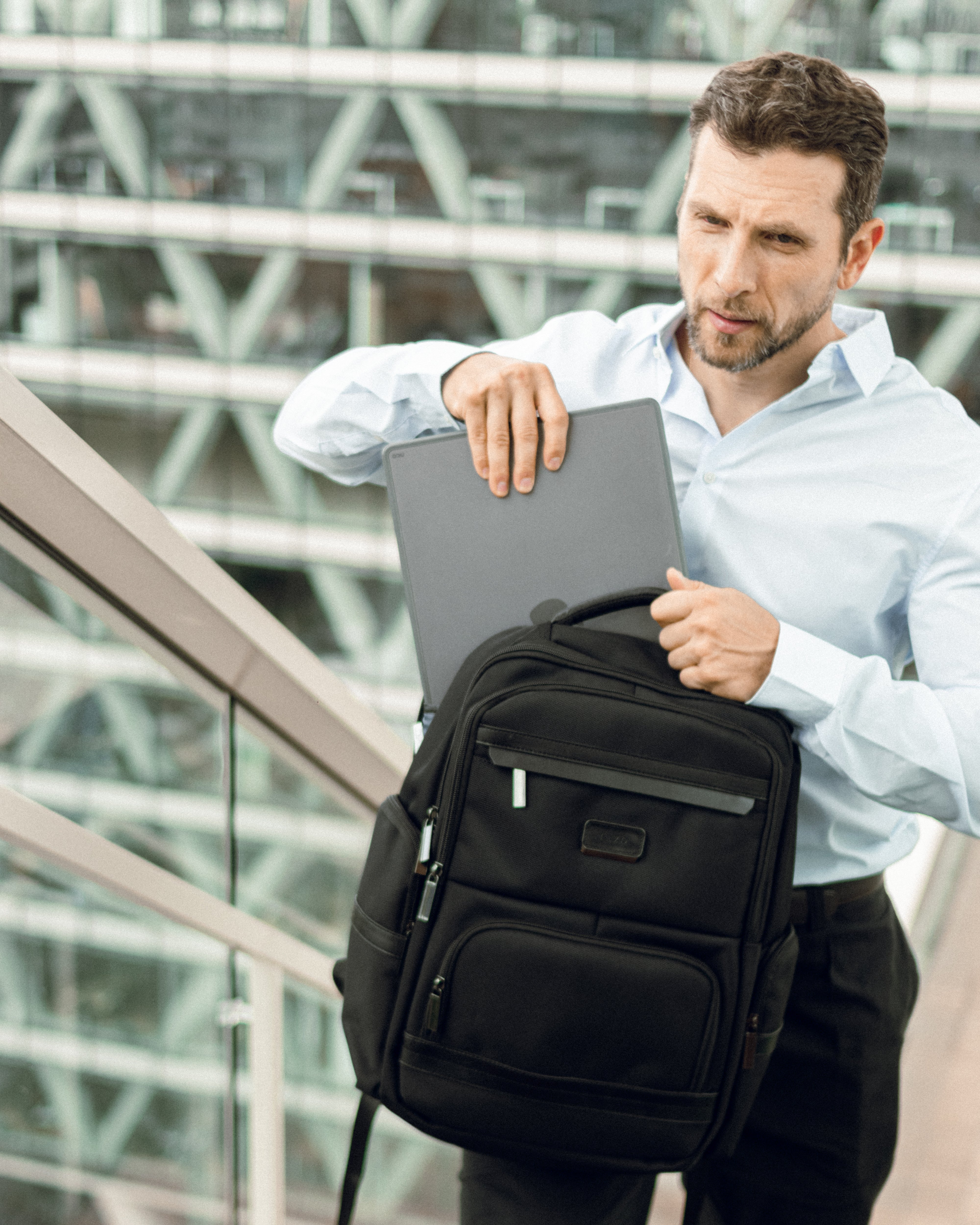 Morral negro en lona paara hombre ideal para ir al trabajo o de viaje